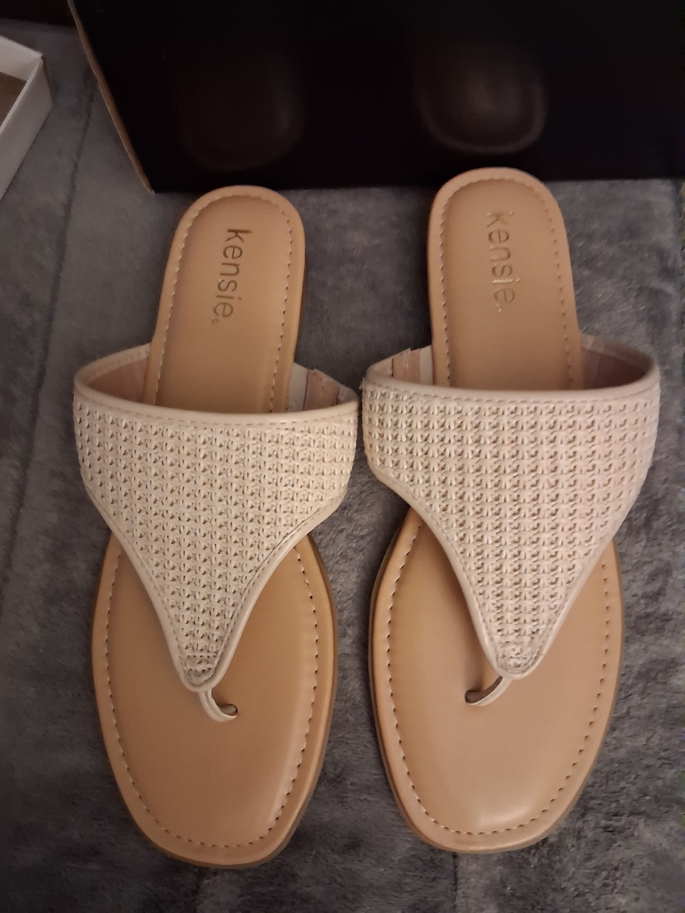 kensie Women's Cream Woven Thong Sandals US 11M